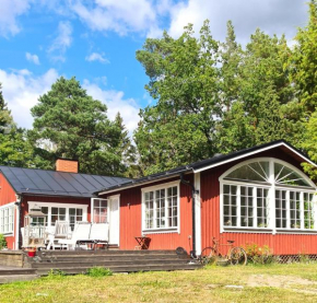 Awesome Home In Skälvik With 2 Bedrooms And Wifi, Skälvik